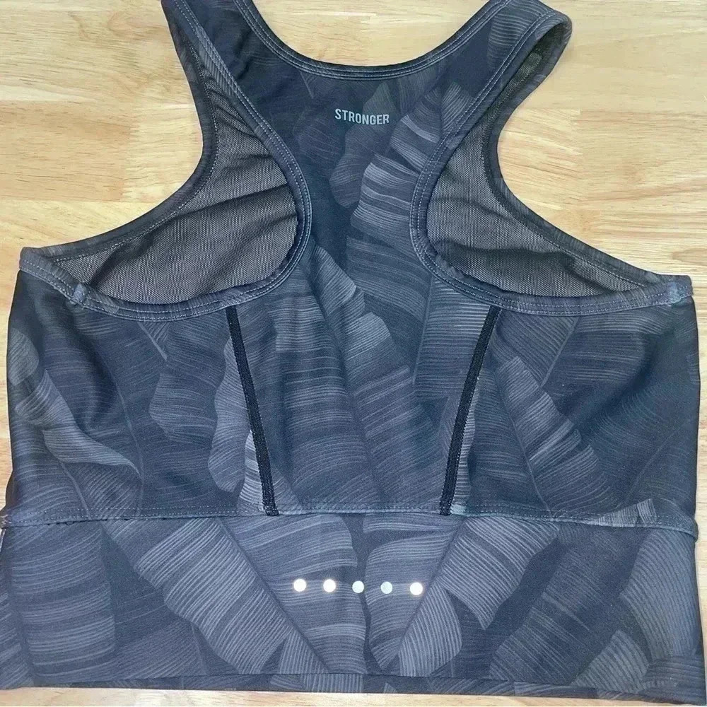 Black Sleeveless Fitted Crop Tank Top - Picture 4 of 5